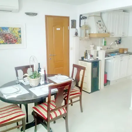 Rita - One Bedroom *